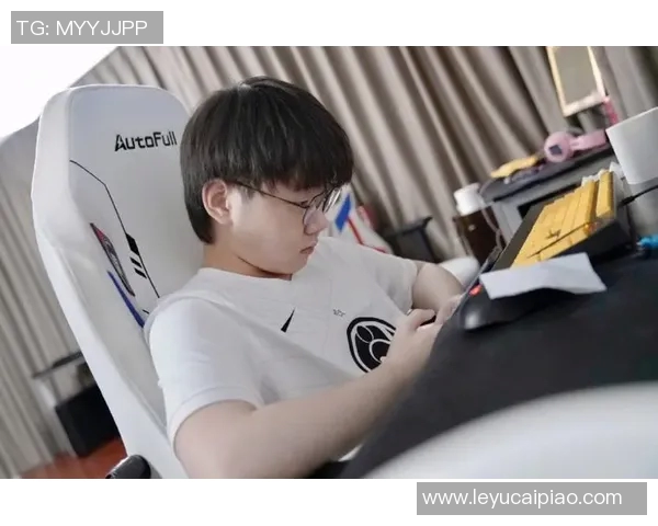 实时新闻赛后复盘分析FPX与IG在比赛中的战术意识与团队配合探讨